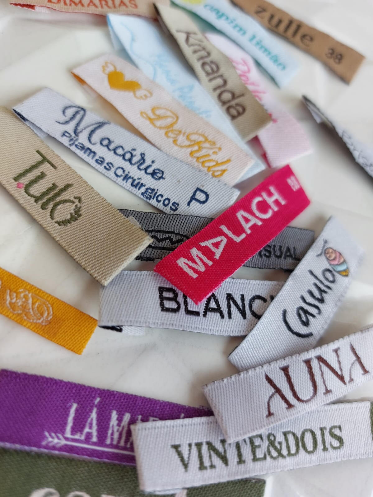 Etiquetas Bordadas Alta Definição